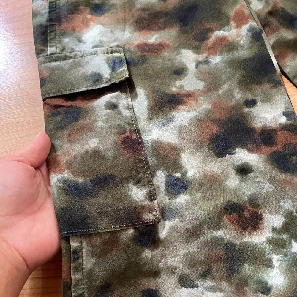 Firm. Levi Strauss / Levi's SIZE 23 X 30 Moss Green Camo Womens Cargo Pants 2023 - Picture 13 of 14